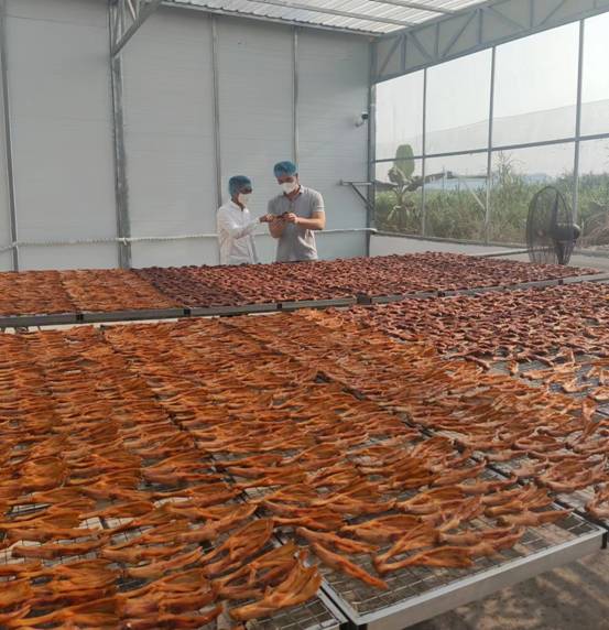在产品制作过程中进行把关，对产品的质量精益求精。