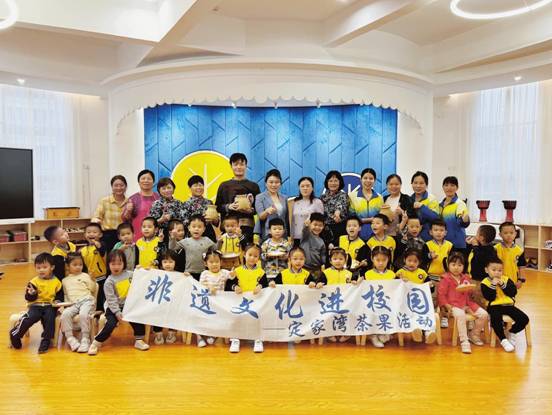 图片2：组织开展非遗进校园系列活动；拍摄时间：2022年11月4日；拍摄地点：珠海市金湾区三灶镇中心幼儿园；拍摄人：孙晓霖