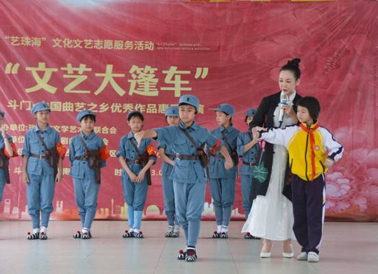 1、小学组摄影   金奖《你做，我来学》作者：黎雅晴 辅导老师：刘淑贤      学校：珠海市斗门区南门小学